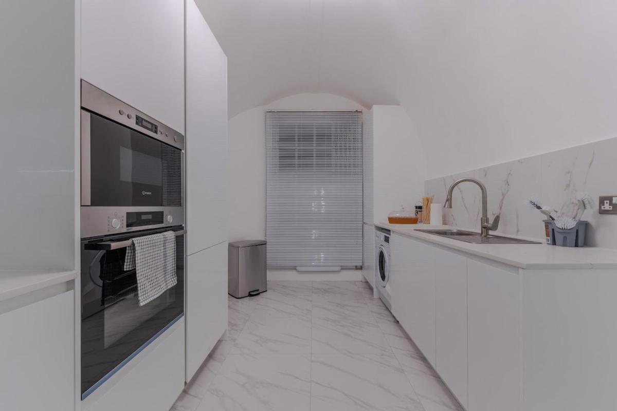 Luxurious 1 Bedroom On Iconic Harley Street 1hs * Londen